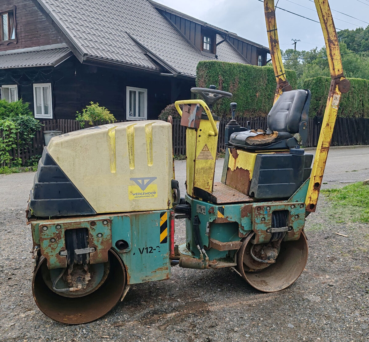 Vibrační válec Ammann AV12-2 1500kg, 134 000Kč + DPH