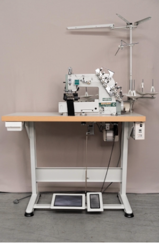 Siruba - 4-ihlový šijaci stroj