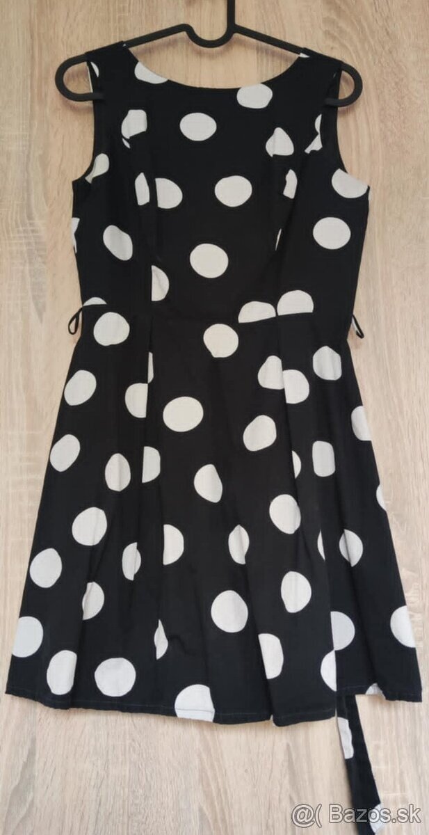 Letné šaty so stuhou