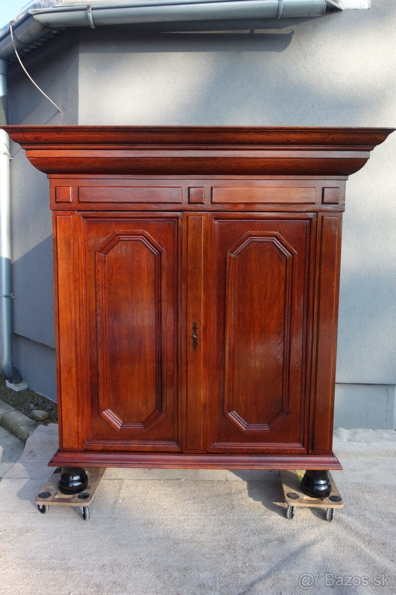 Skriňa Holandská – dub masív starožitná.