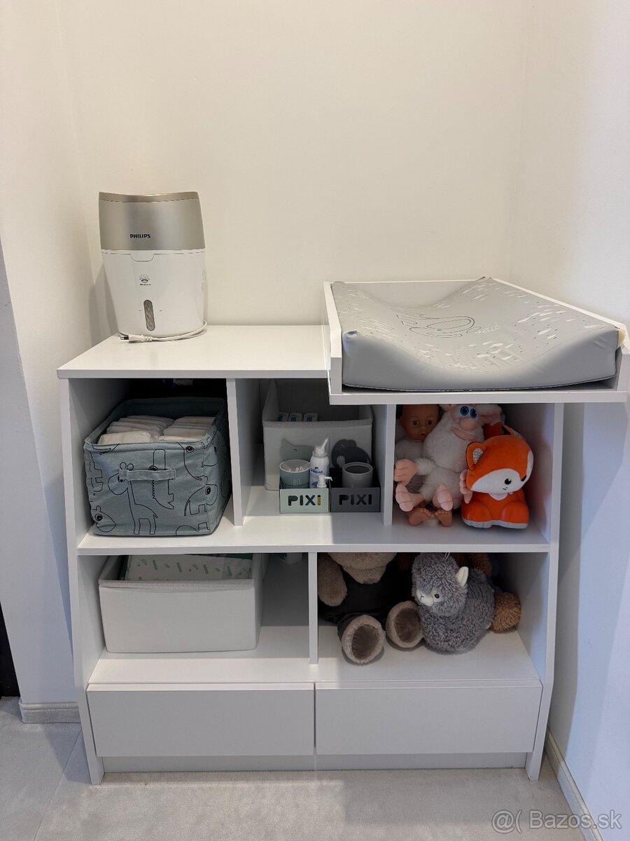 Komoda s prebalovacim pultom