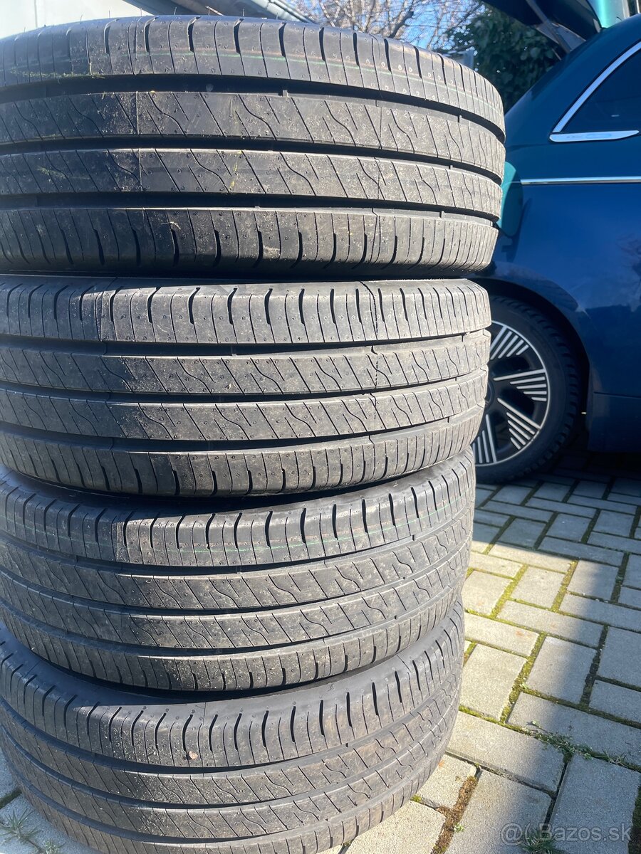 Nove Goodyear Efficiency Grip Cargo2 215/60 R17C 109/107H