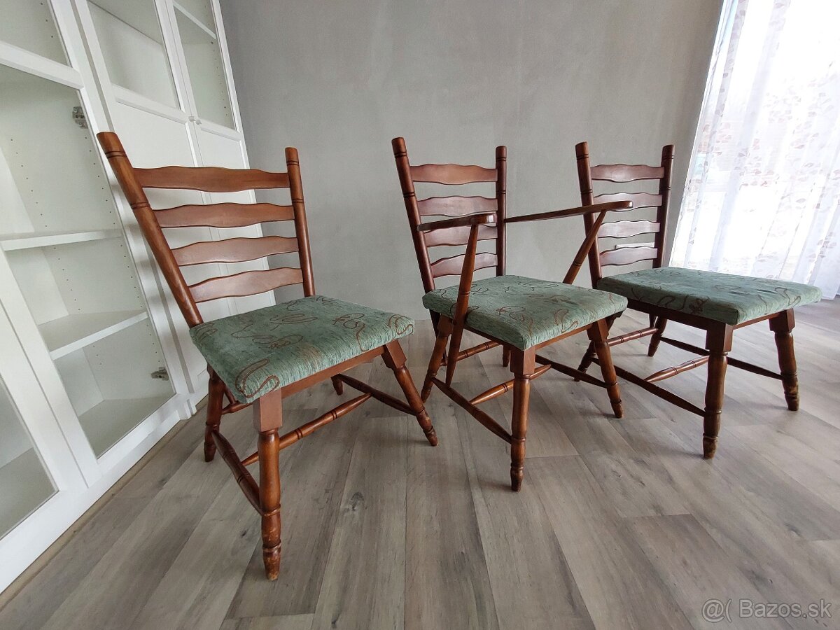 Drevené stoličky