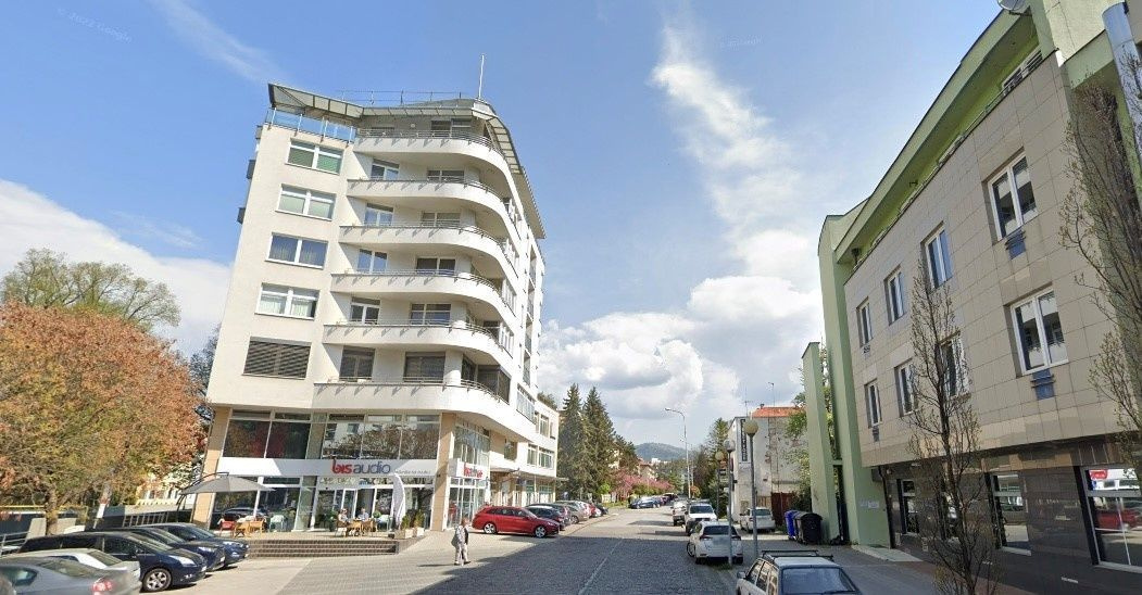 3i byt v Novostavbe, centrum s garážou