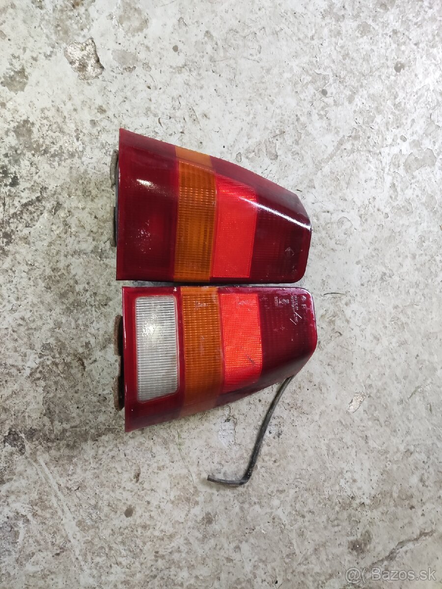 Predám zadné svetlá na Opel kadett