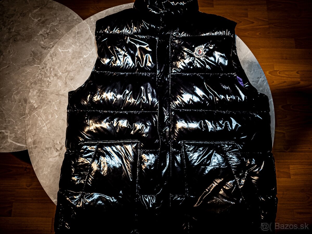 Predam vestu Moncler