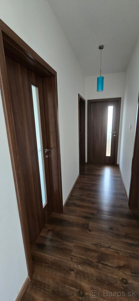 Predám intériérové dvere s obložkovými zárubňami (6 ks)
