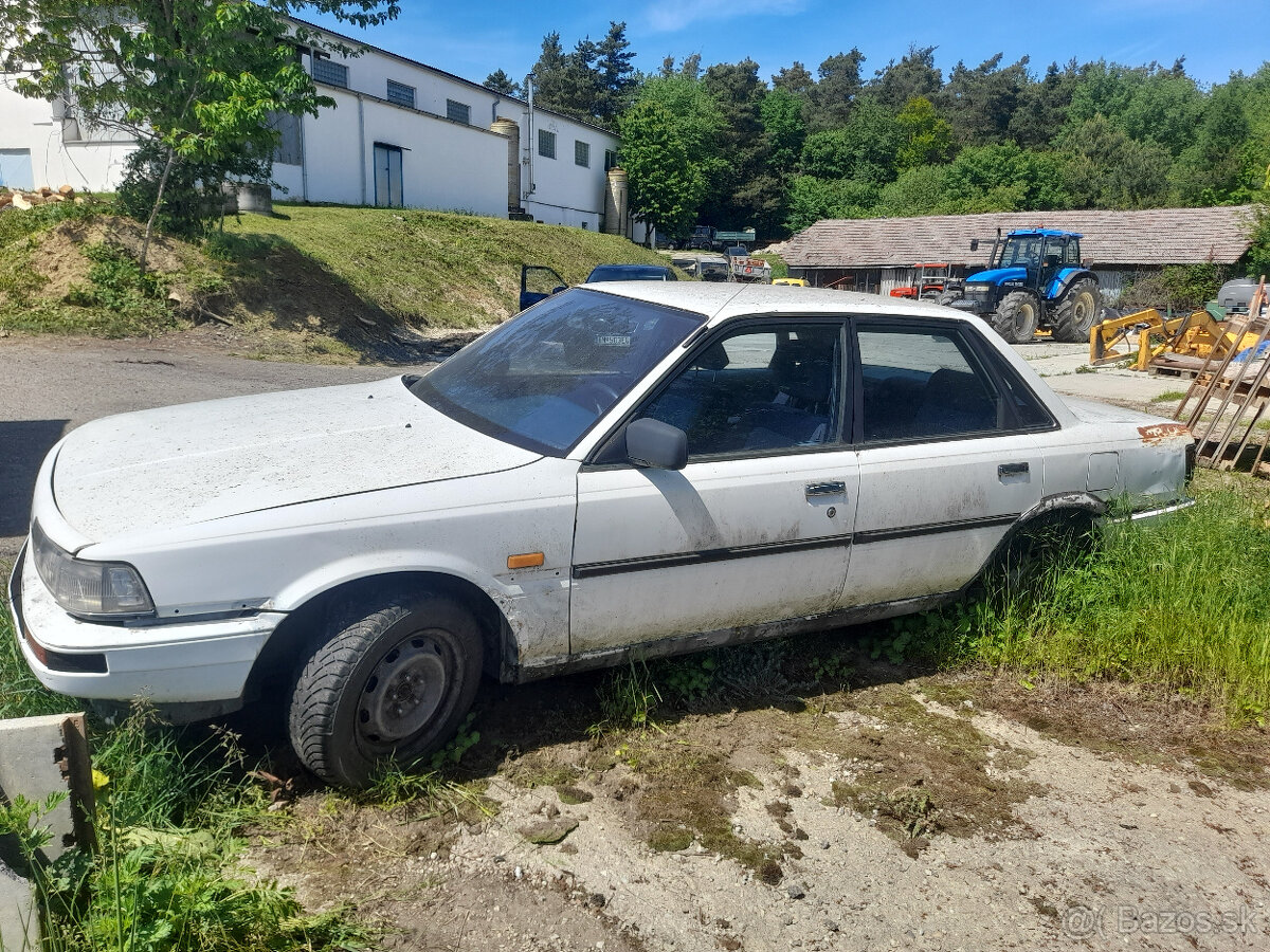 predam toyota camry 2 td 1990
