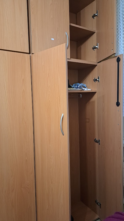 skriňa na vešanie s nadstavcom