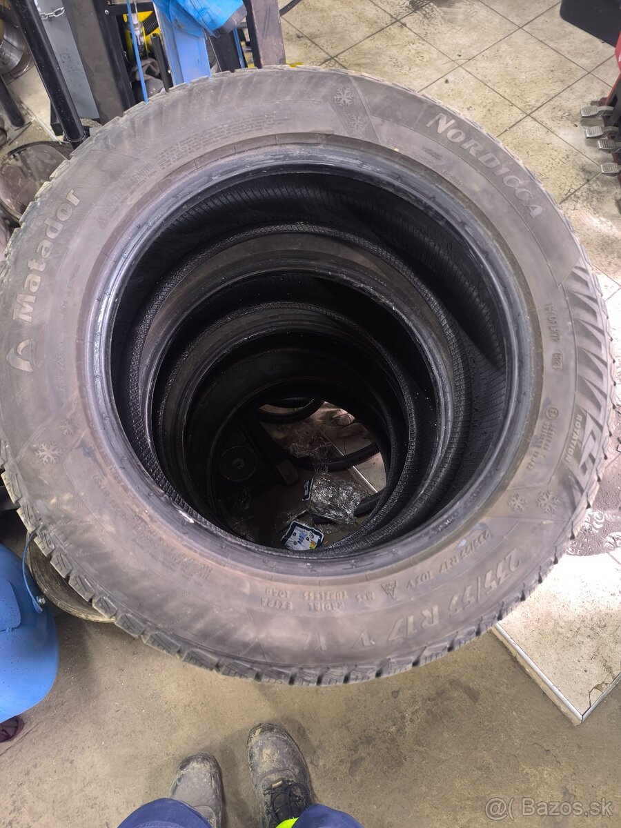 235 55 r17