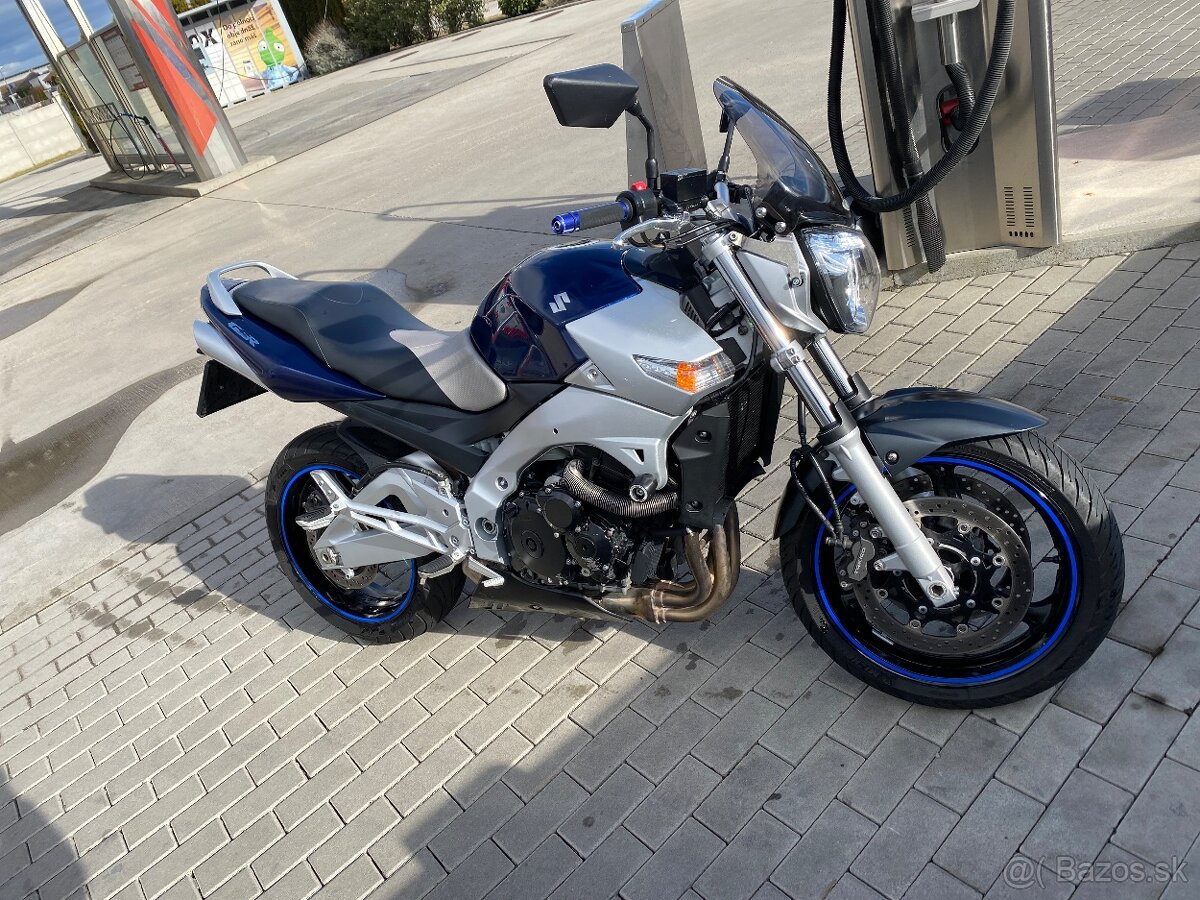 SUZUKI GSR