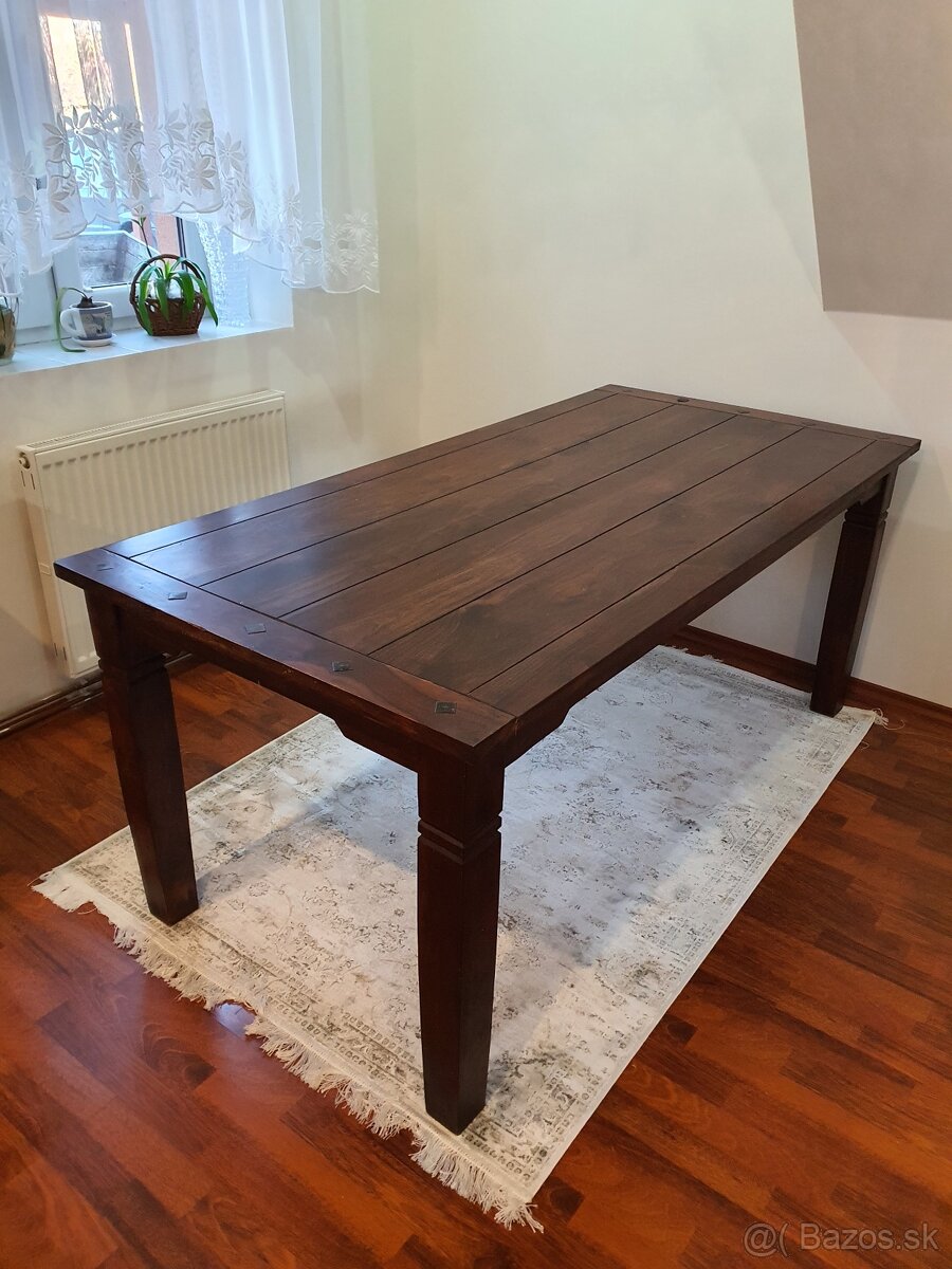 jedálensky stôl