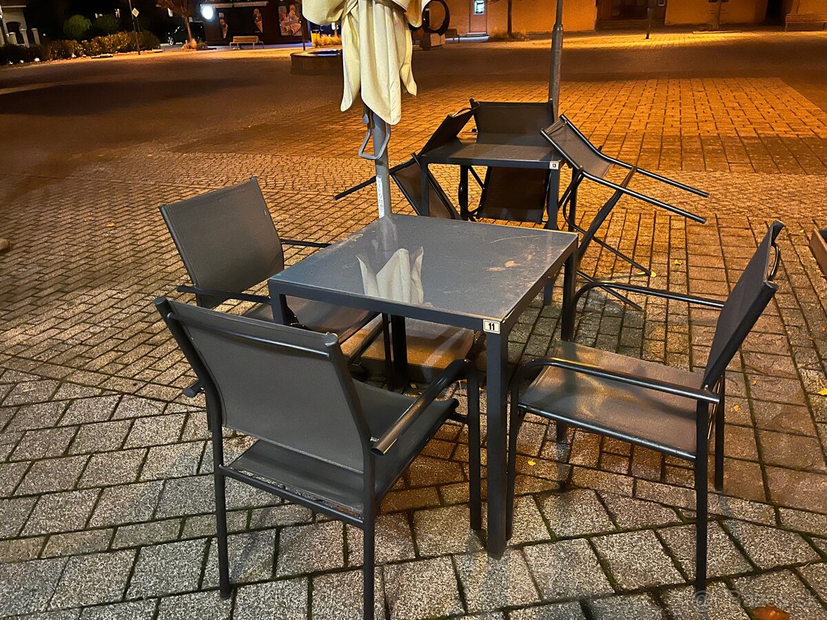 Terasové sedenie stoly a stoličky