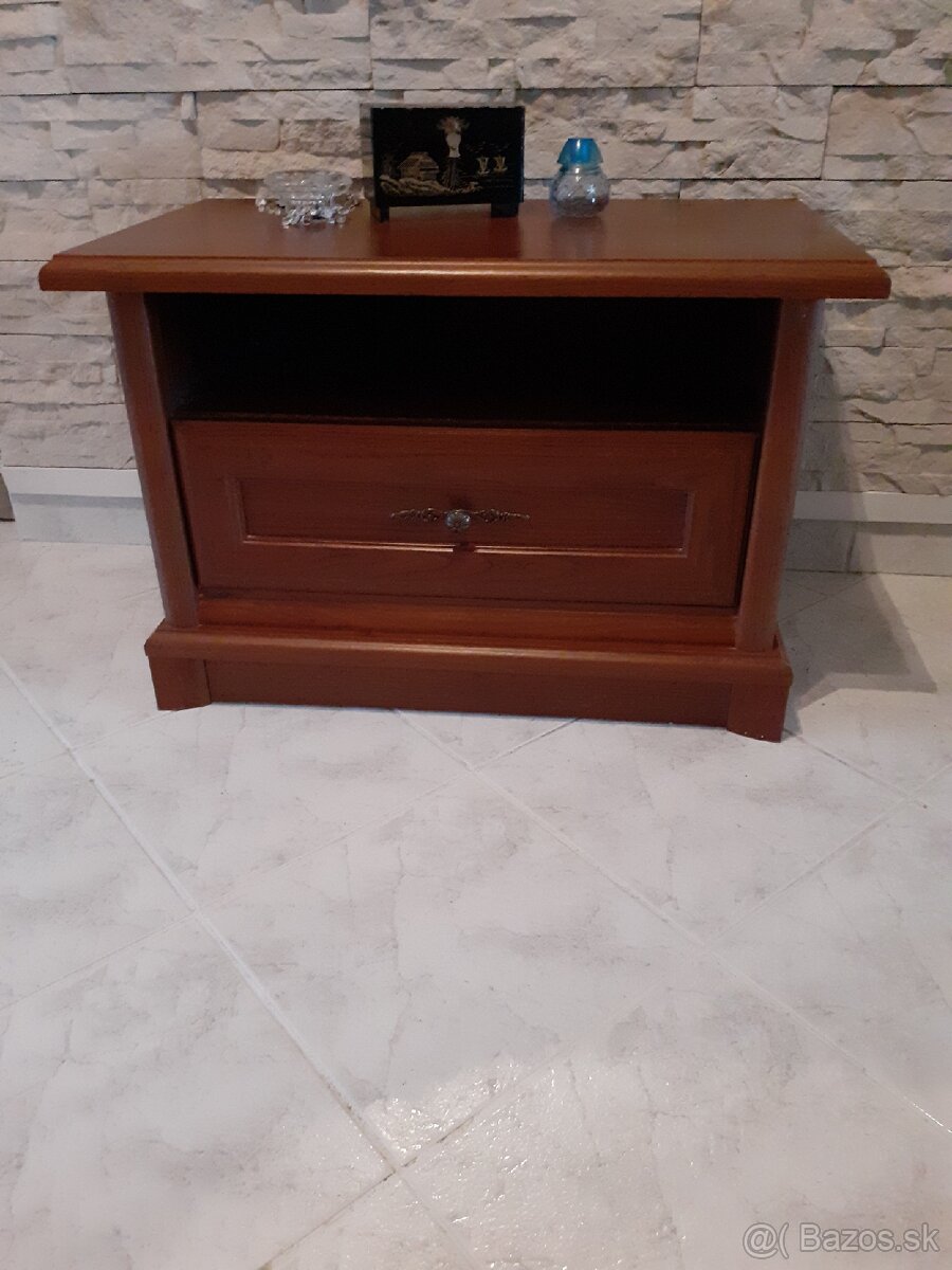 Nočný stolik
