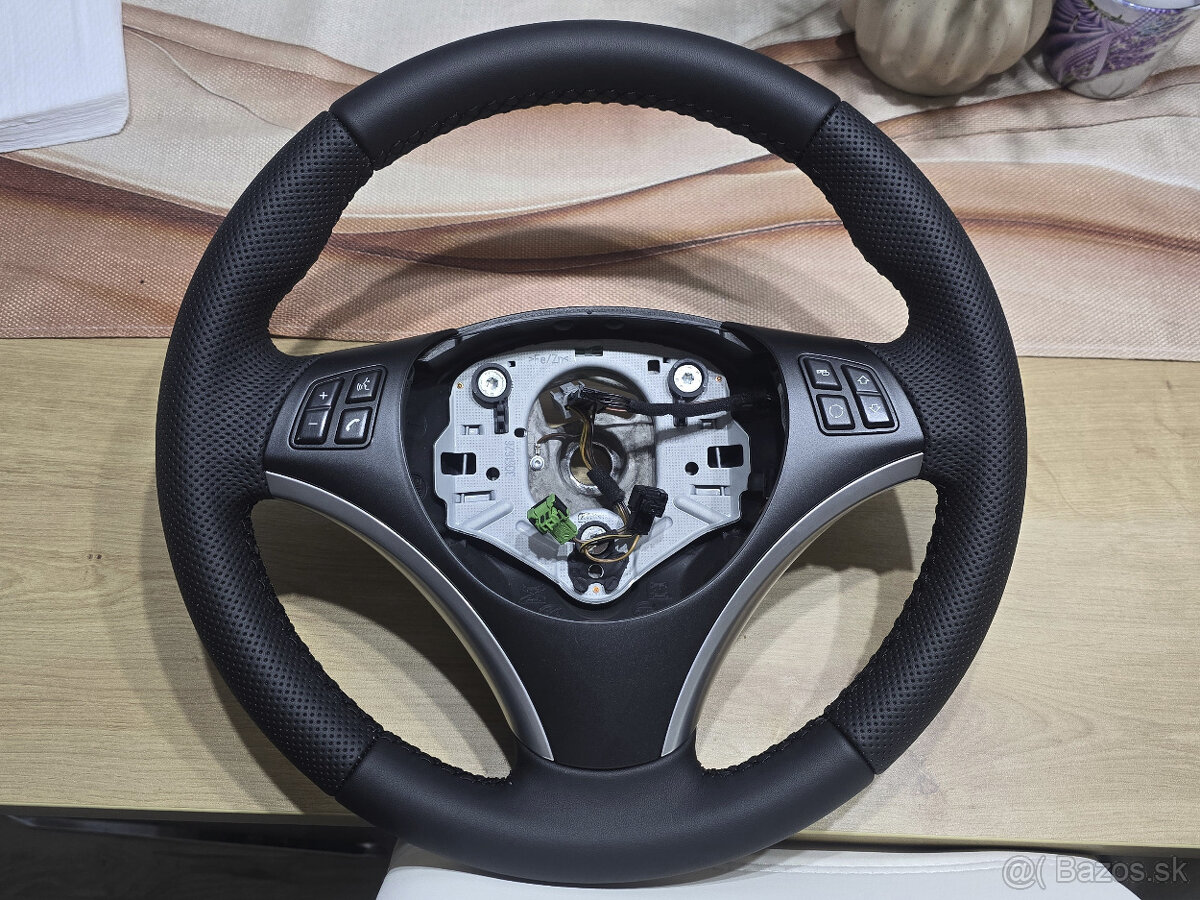 VOLANT BMW E90 E91 E92 E93 E87 E82 E84 sport