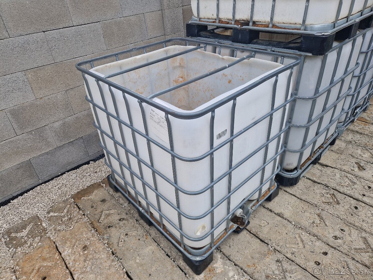 IBC kontajner biely vyrezaný