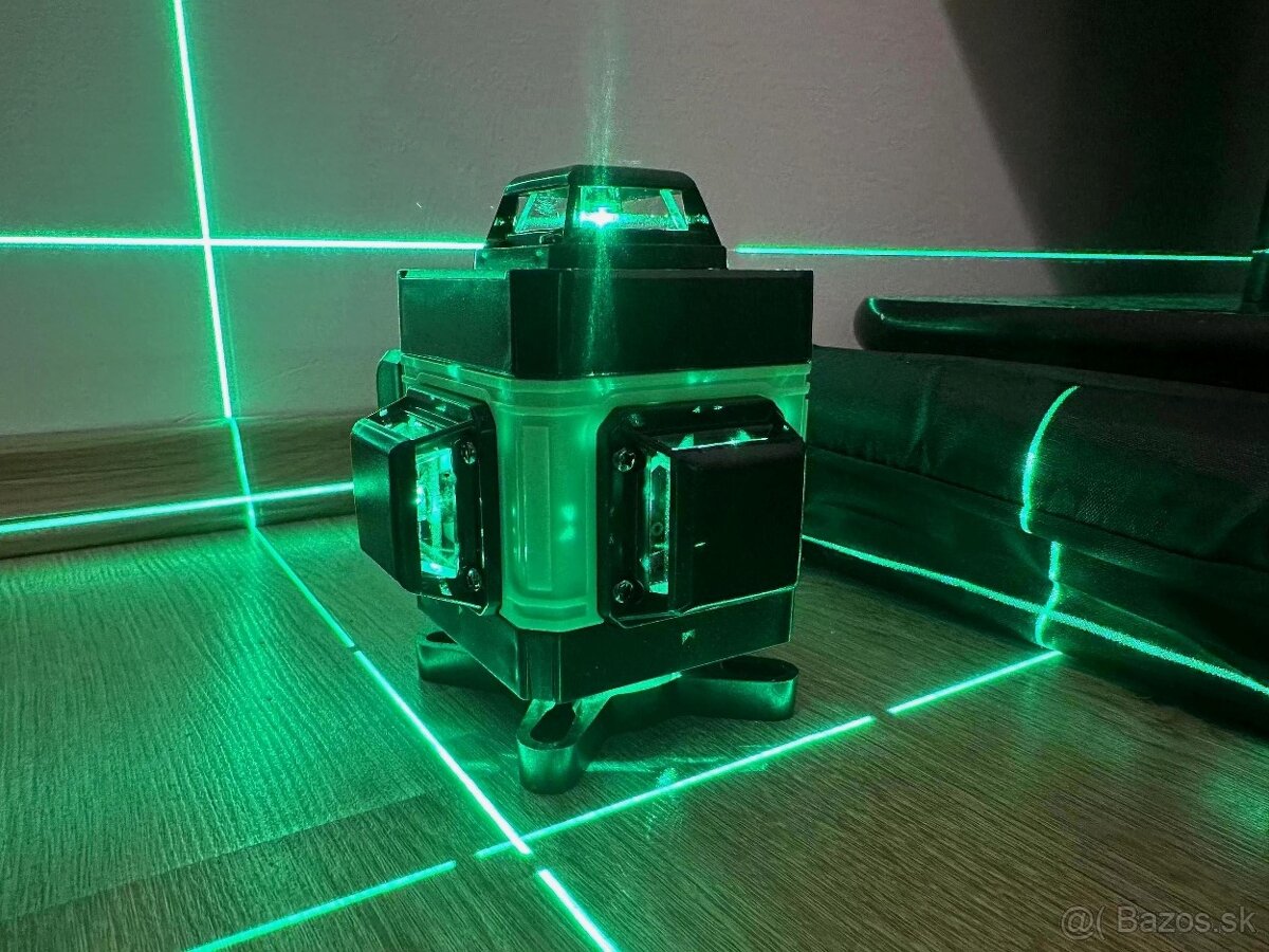 16-líniový samonivelačný laser 360° so zeleným lúčom a 2 bat
