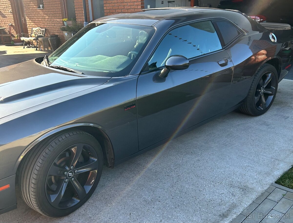 Dodge Challenger 5,7 Hemi