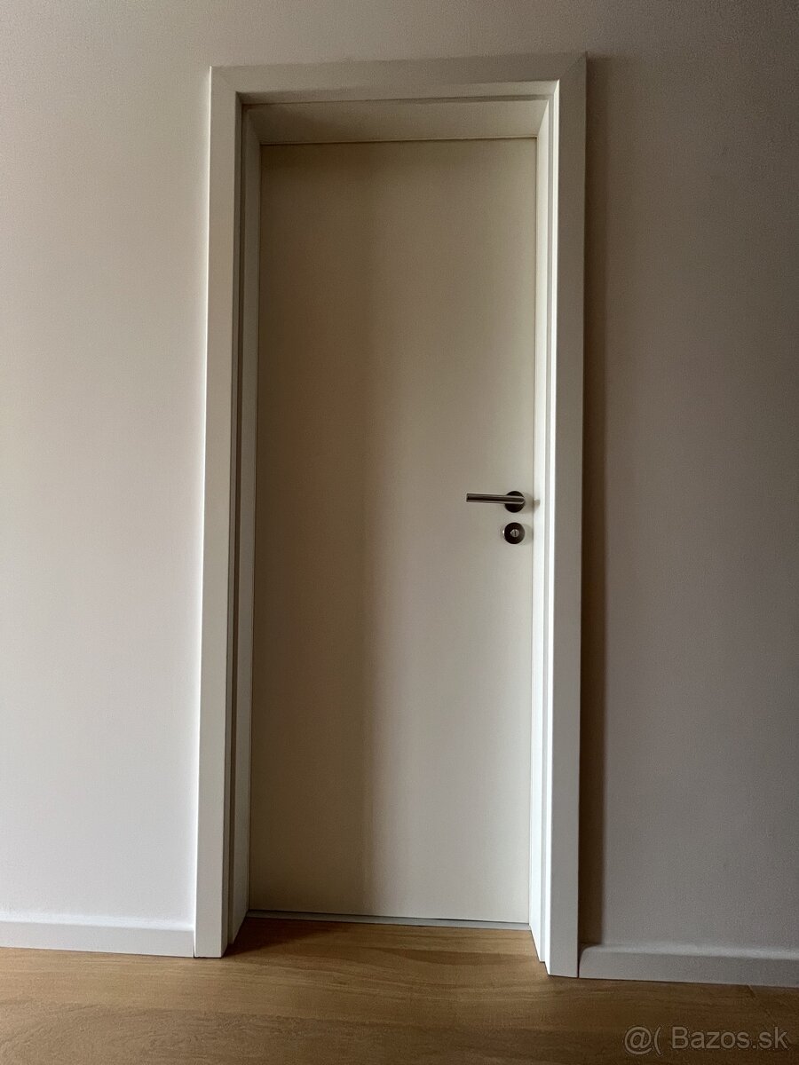 Dvere + zárubňa, 70cm, záchodové zamykanie, pravé