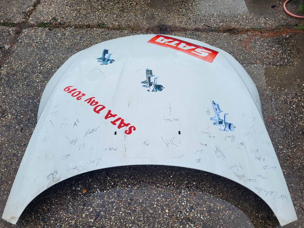 Bmw z4 kapota