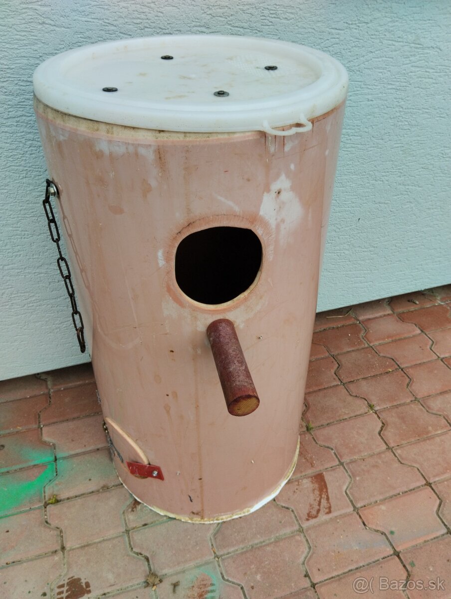 Búdka pre papagáje..