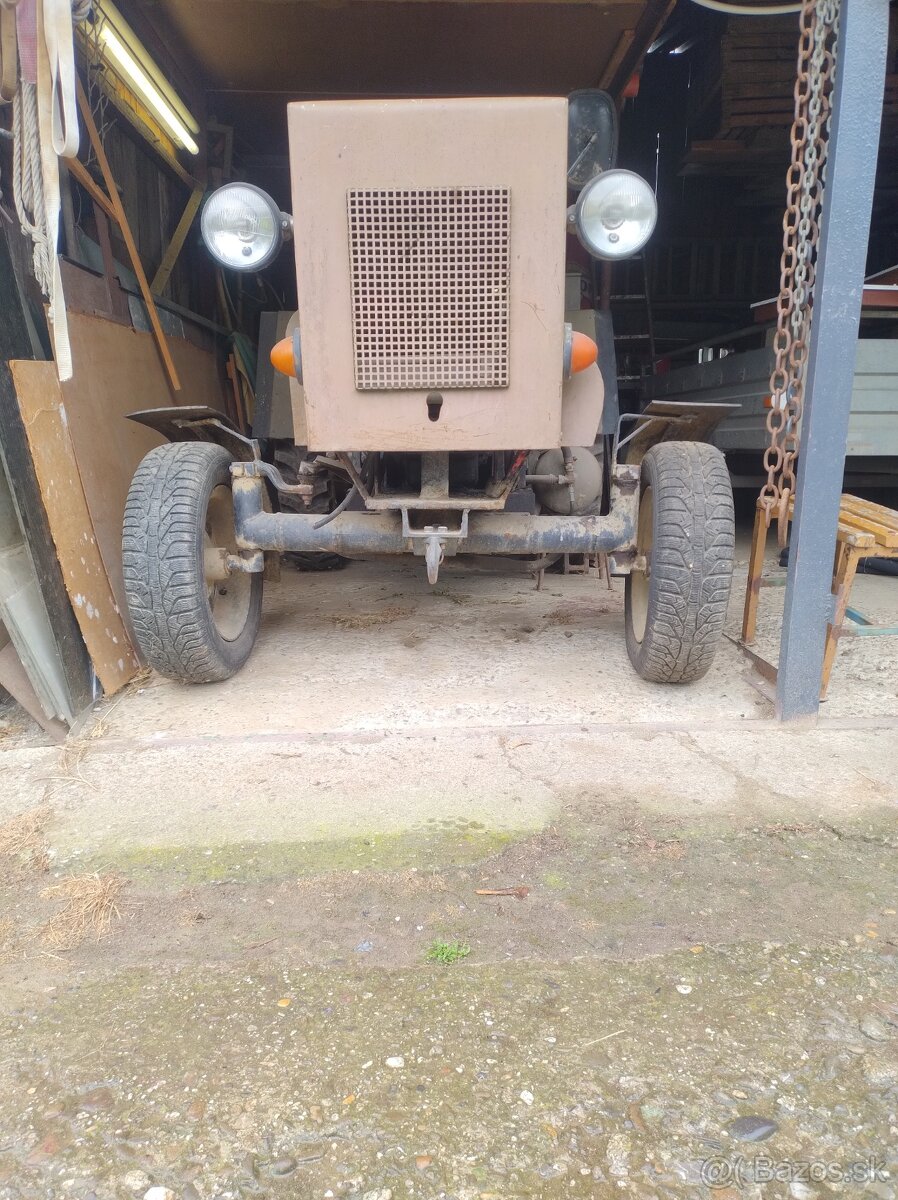 Doma robený traktor