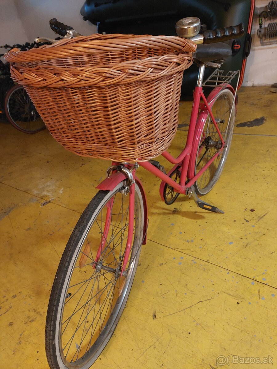 Retro dámsky bicykel s košíkom – zachovalý stav