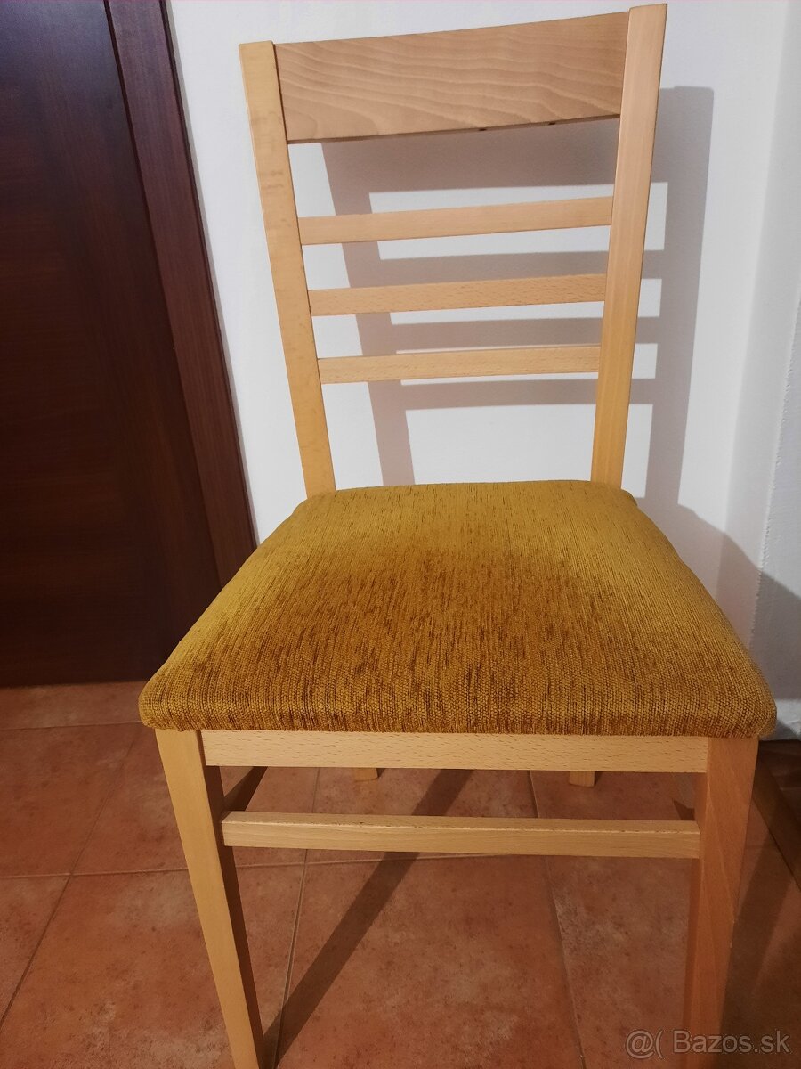 Jedálenský stôl