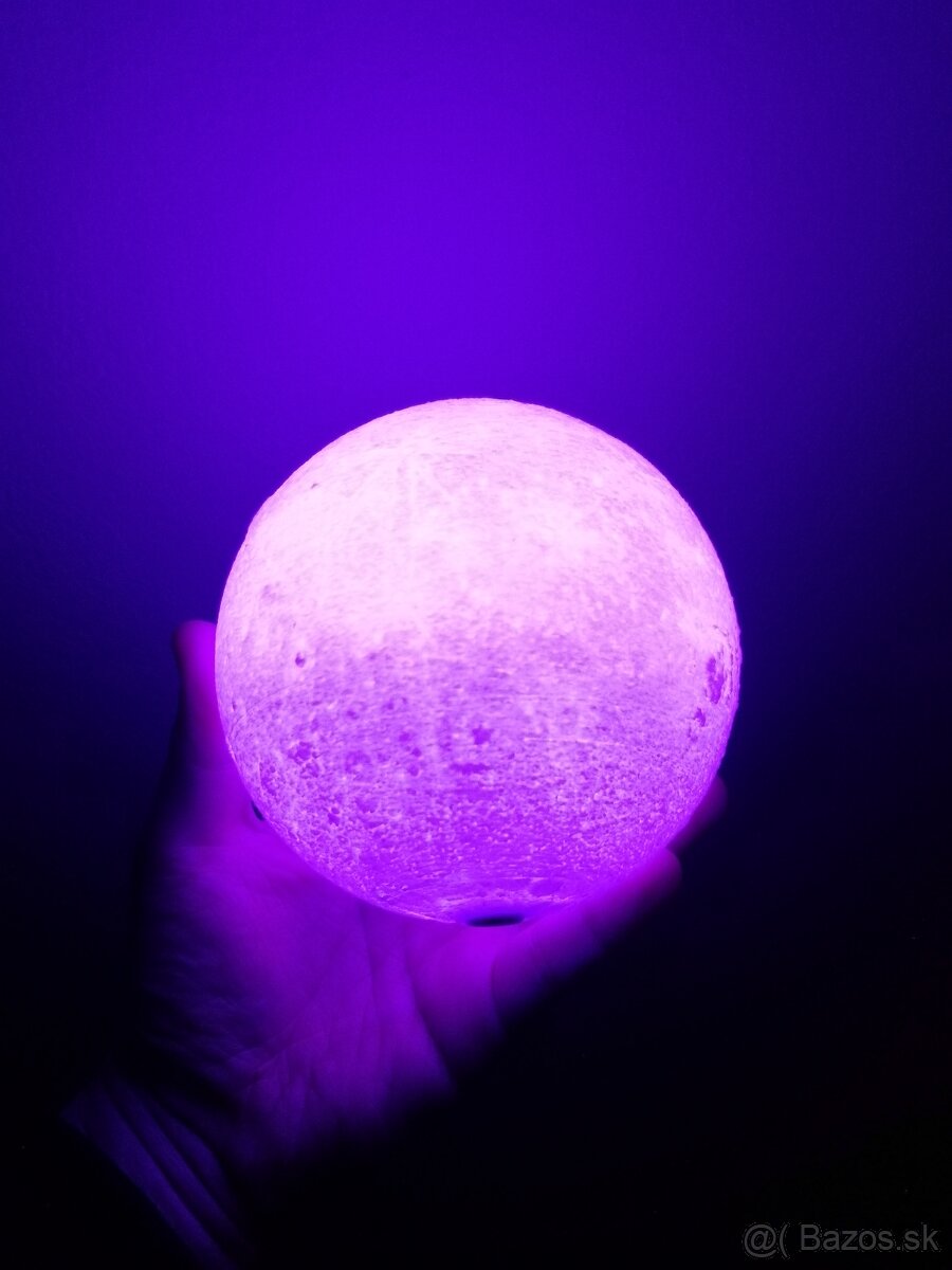Svietiaci mesiac - nočná lampa