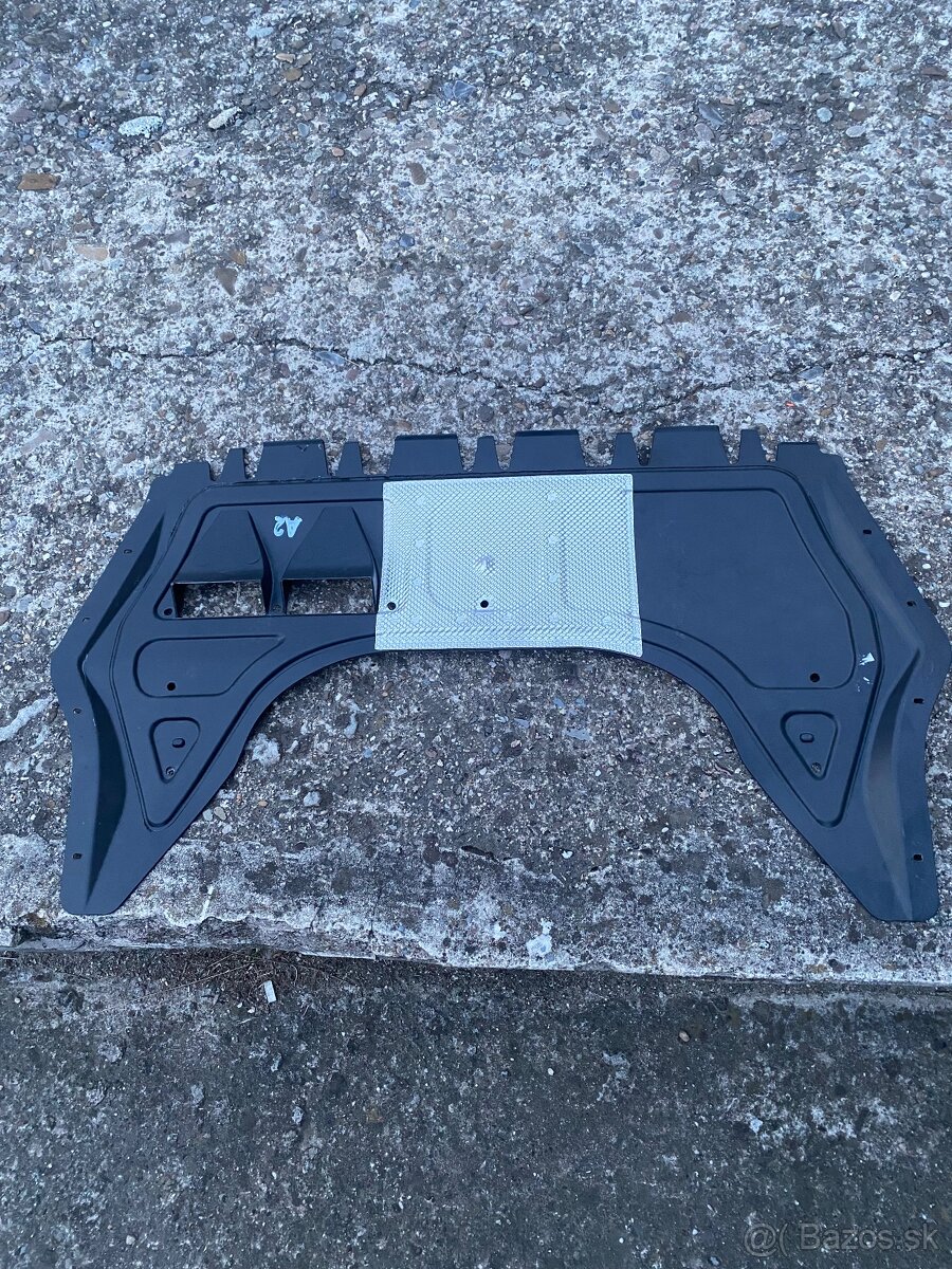 Kryt pod motor