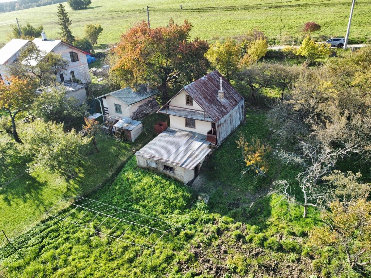 Priestranná murovaná chata s pozemkom 1583 m², Sever-Čičky