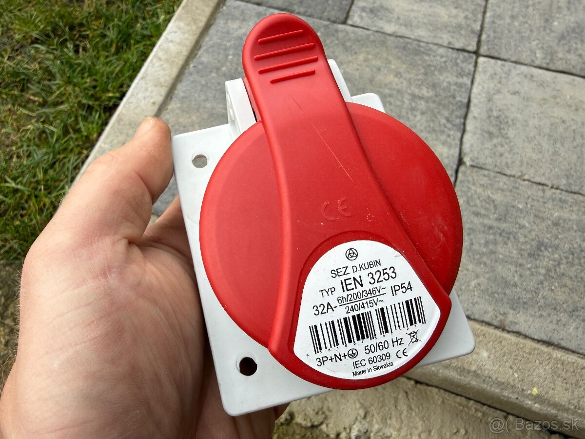Zásuvka IEN 3253 šikmá 5P, 32A, 400V