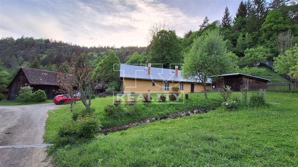 RODINNÝ DOM V OBCI LAZY POD MAKYTOU VO VÝHRADNOM...