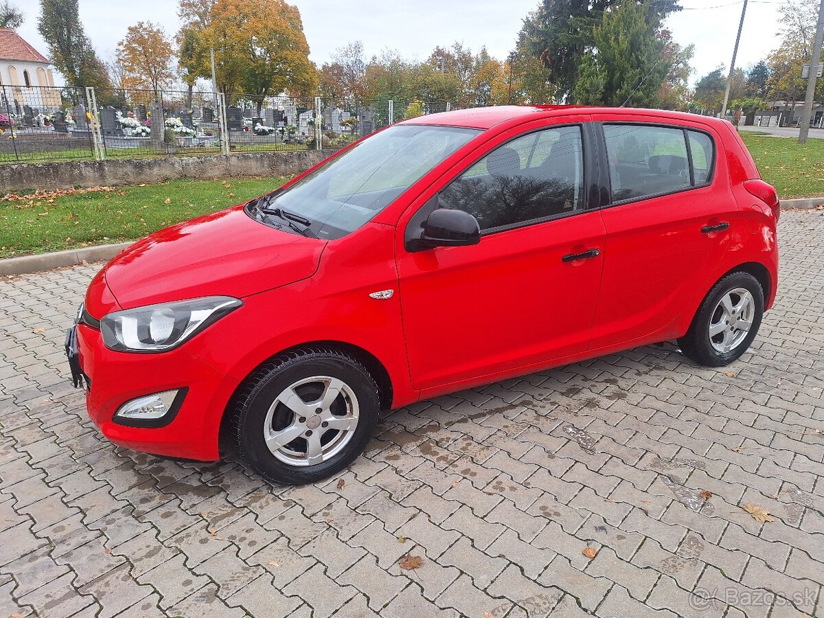 HYUNDAI I20 BENZIN ROK 2013