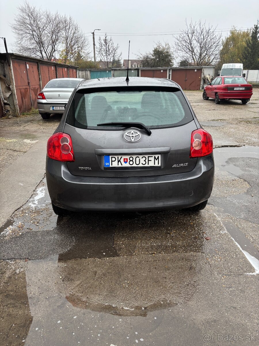 Toyota Auris 1.6 benzín 91kw
