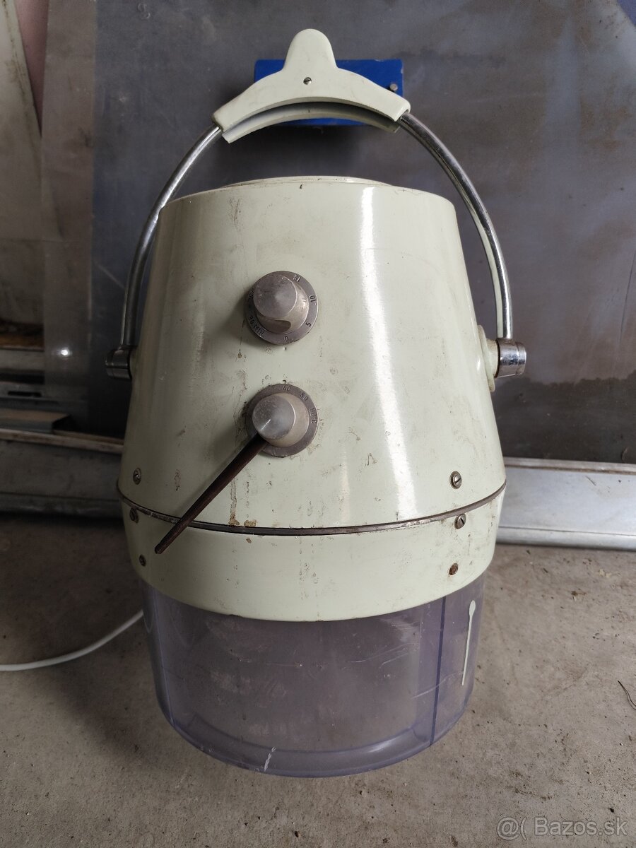 Kadernícky sušiak na vlasy