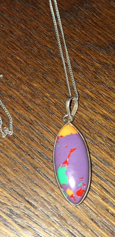 STRIEBORNÝ NÁHRDELNÍK