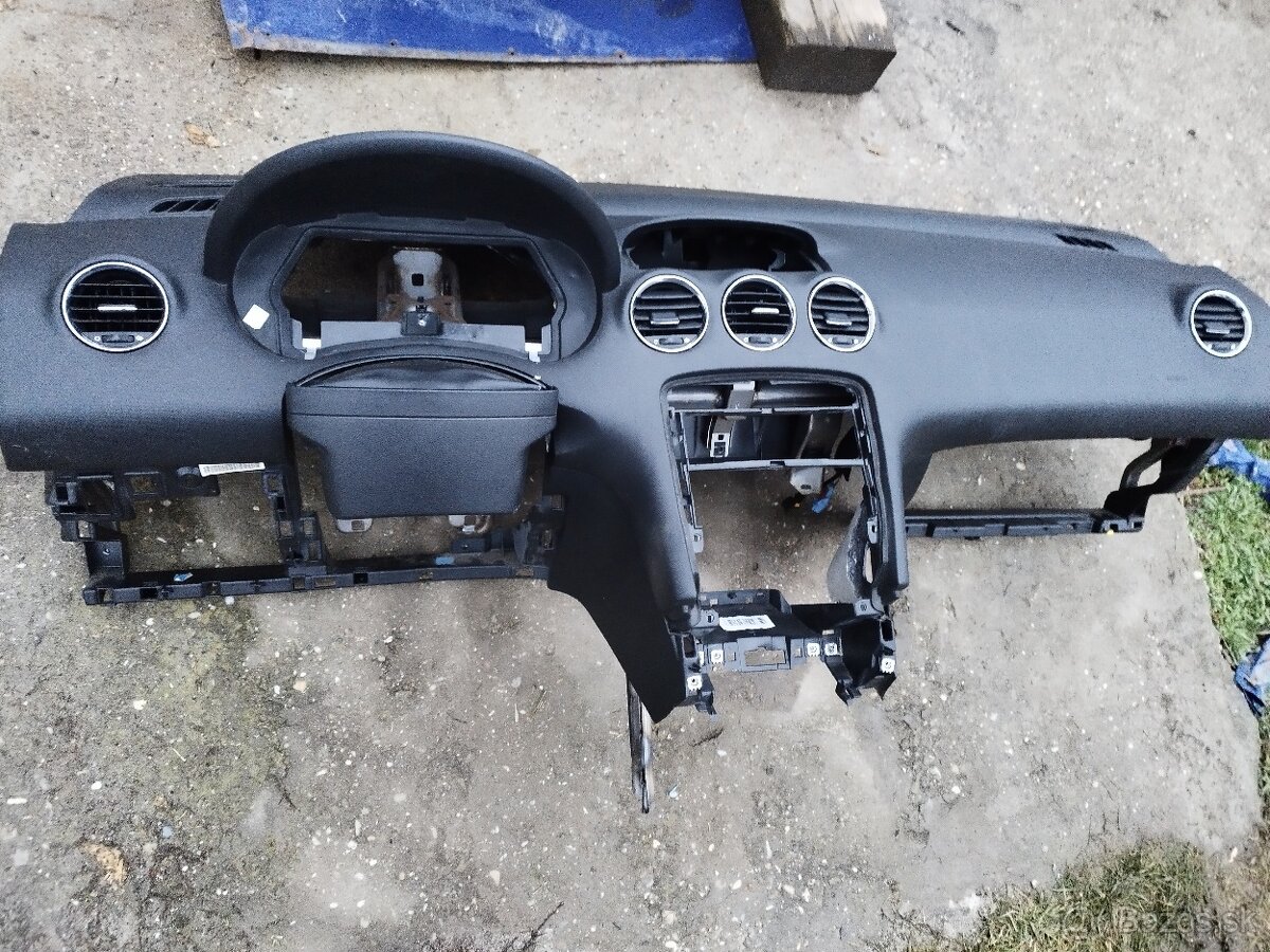 Palubovka Peugeot 308