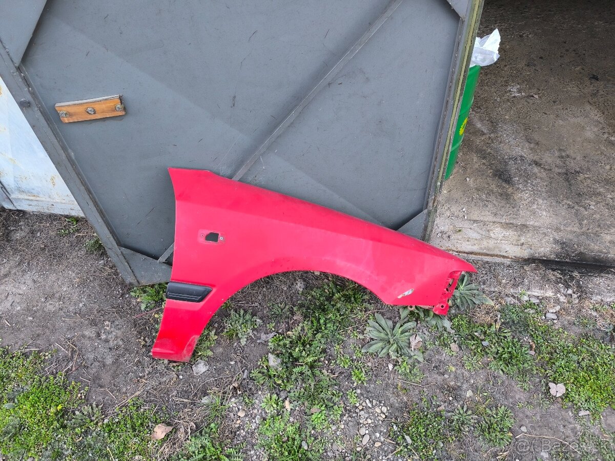 Predám PP blatník na Mazda 323 by Sedan