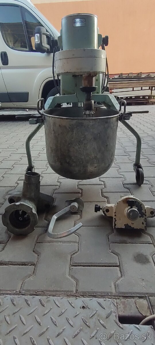 Mlynček, robot Feuma ascobloc