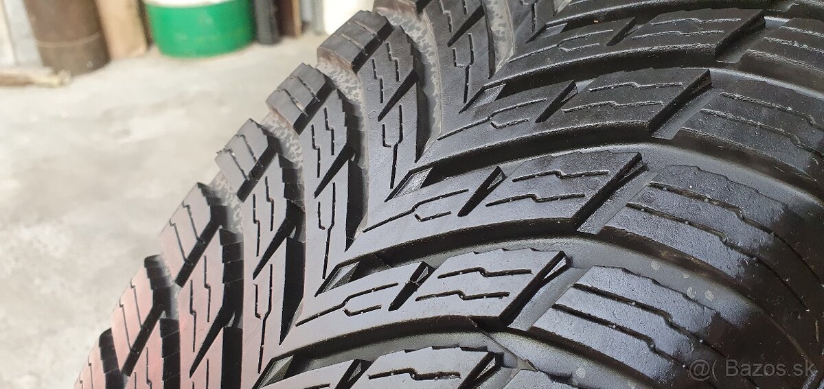 215/70 R16