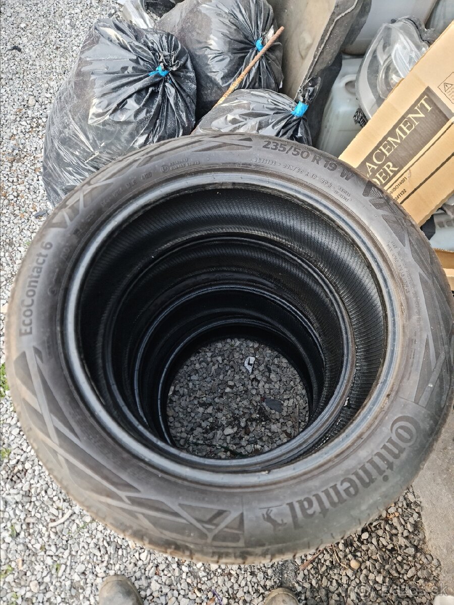 Predam pneu Continental 235/50 R19