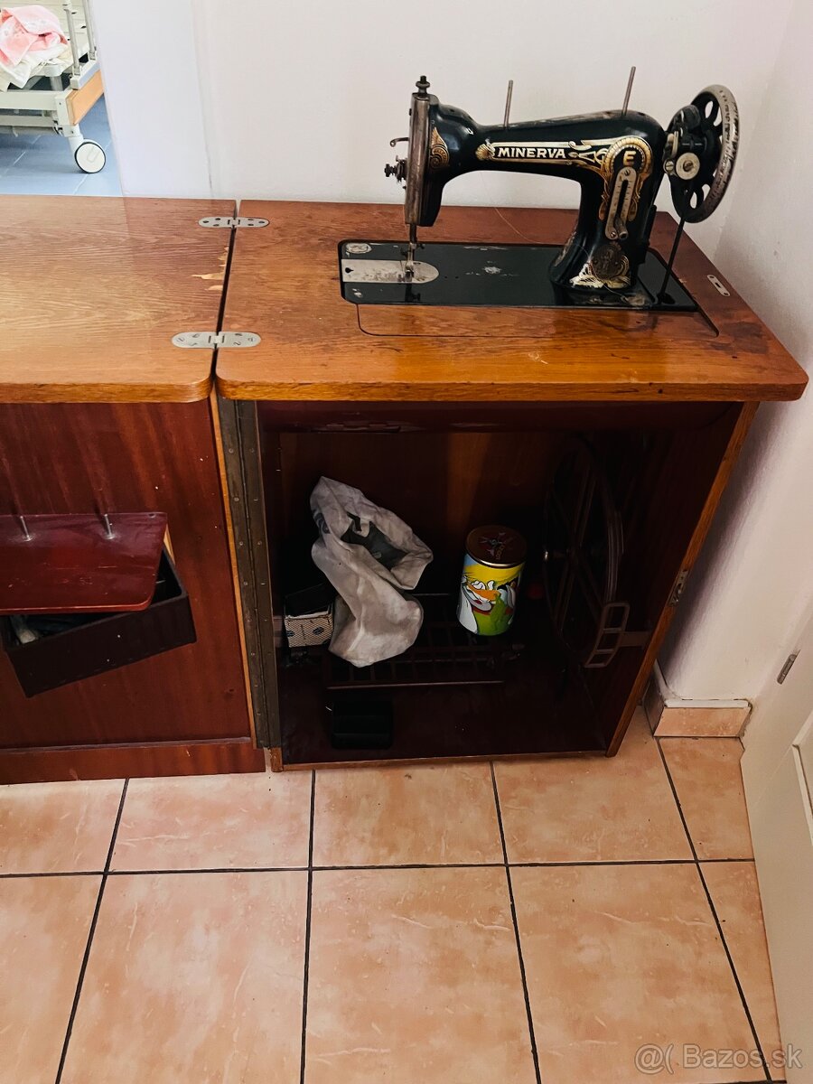Starožitné krajčírske stroje