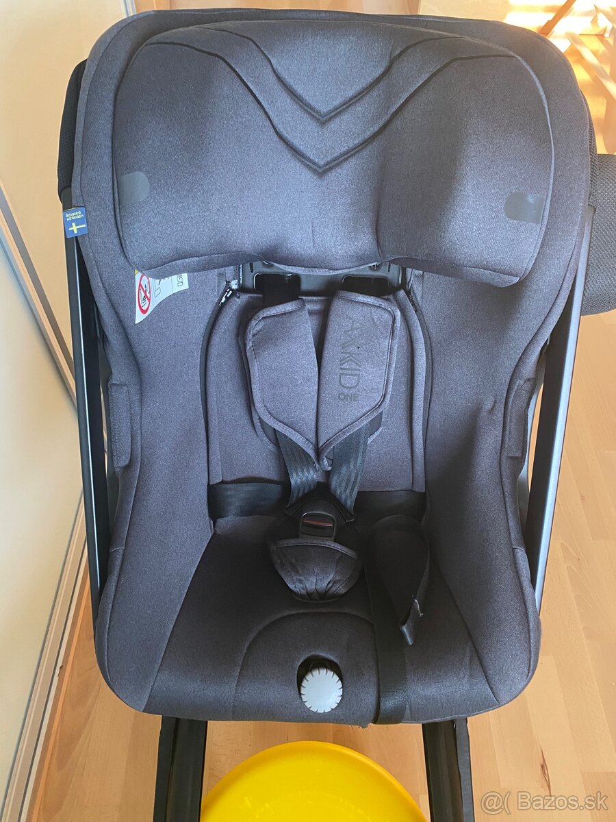 Protismerna sedacka Axkid One 2