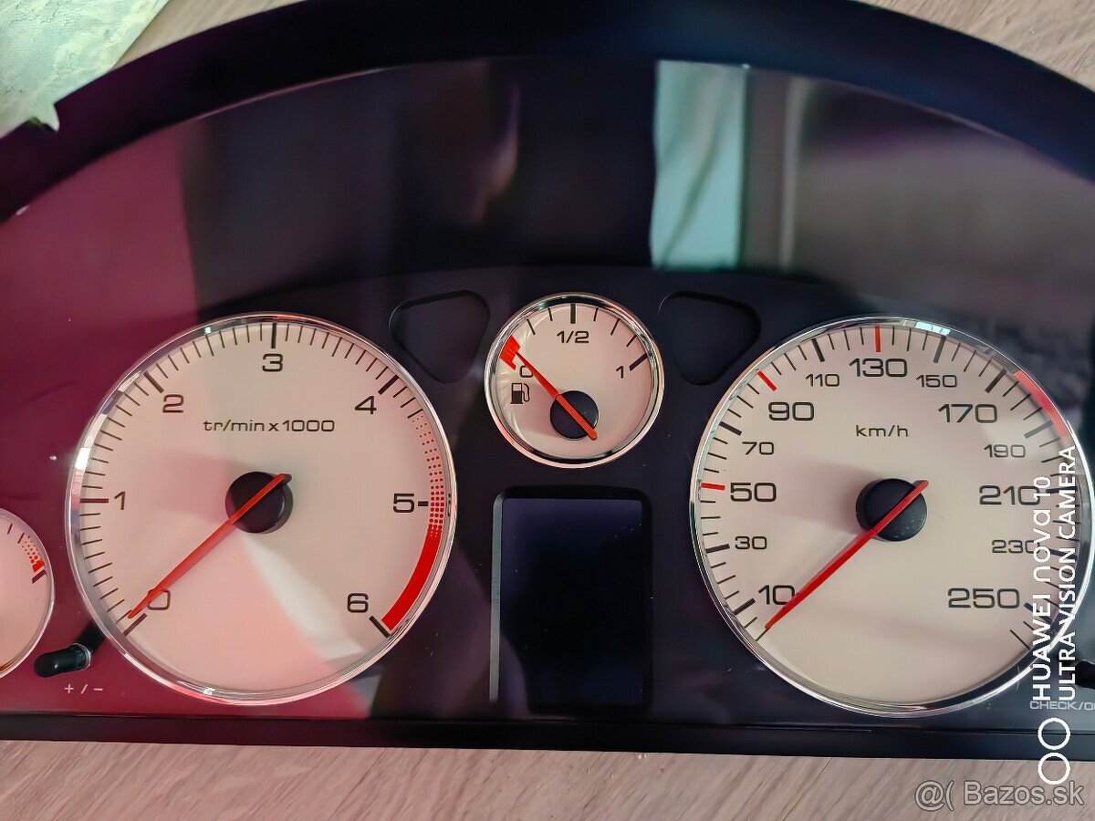Budíky Peugeot 407