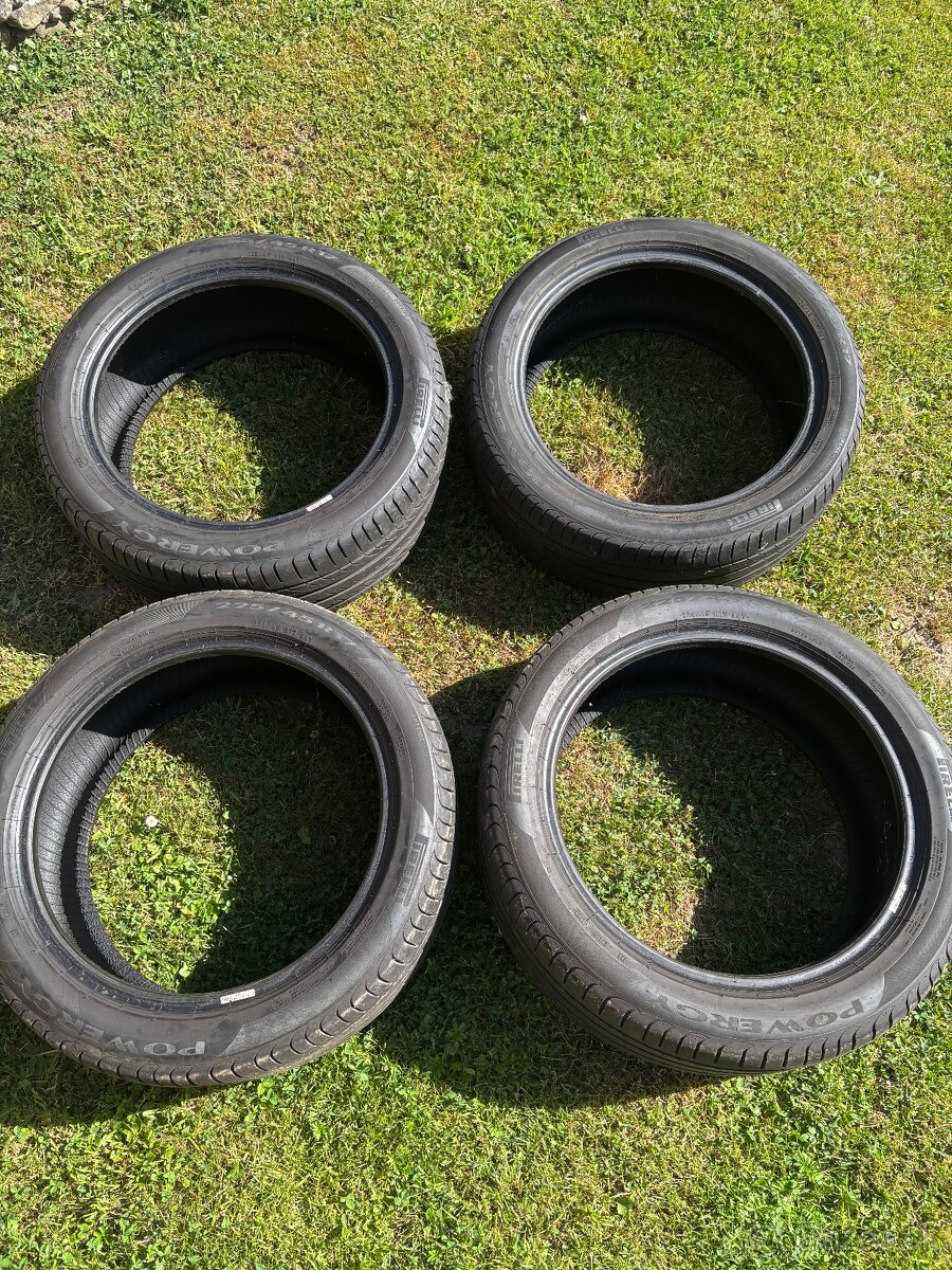 225/45R17 Pirelli