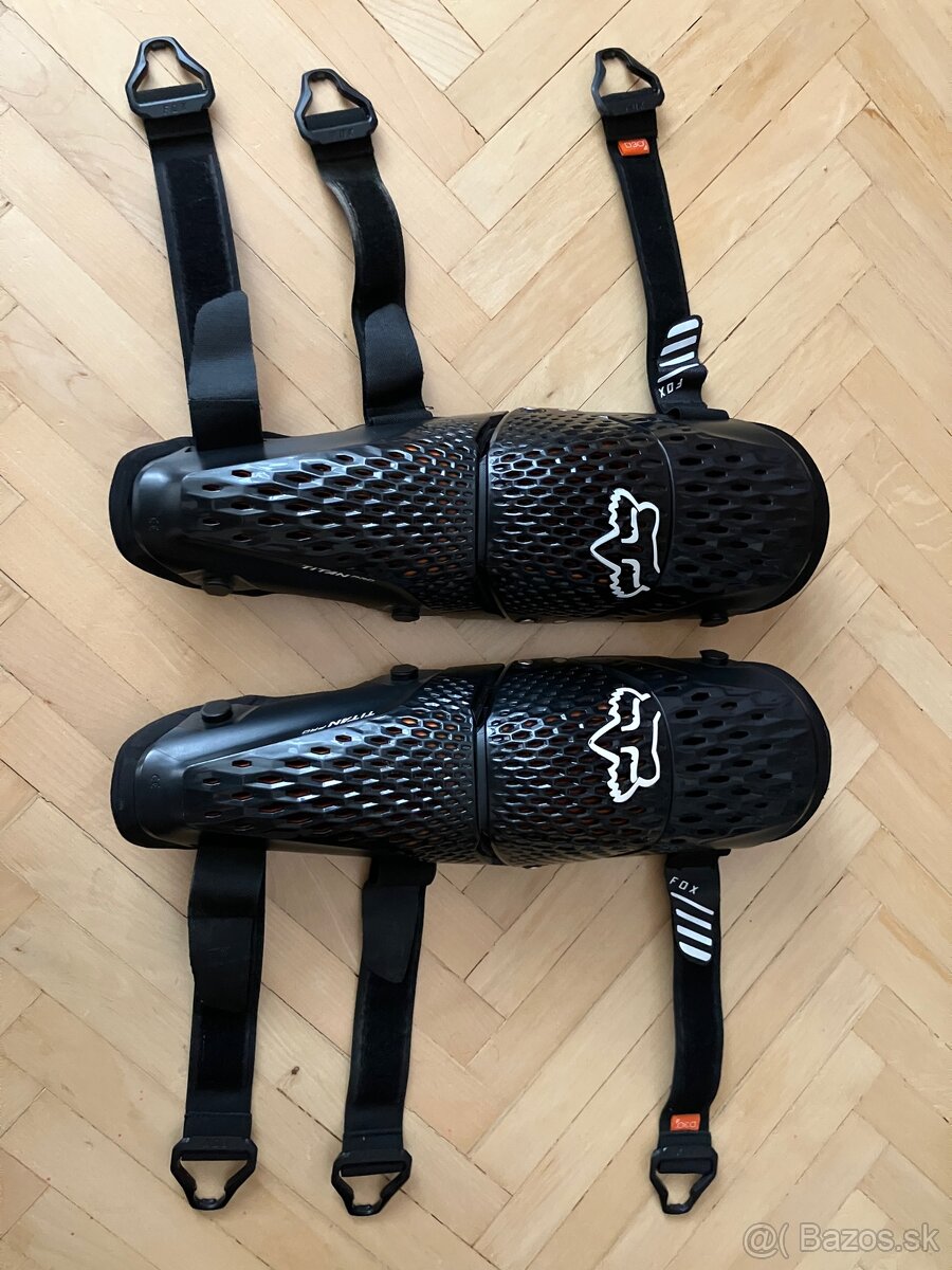 FOX chrániče kolien TITAN PRO D3O black