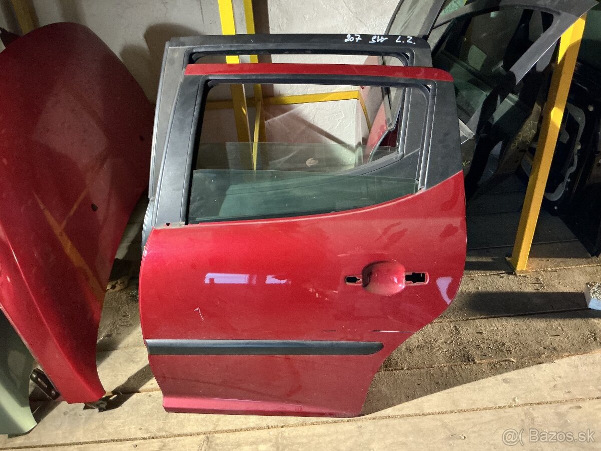 Peugeot 207 SW - prodej dveří.