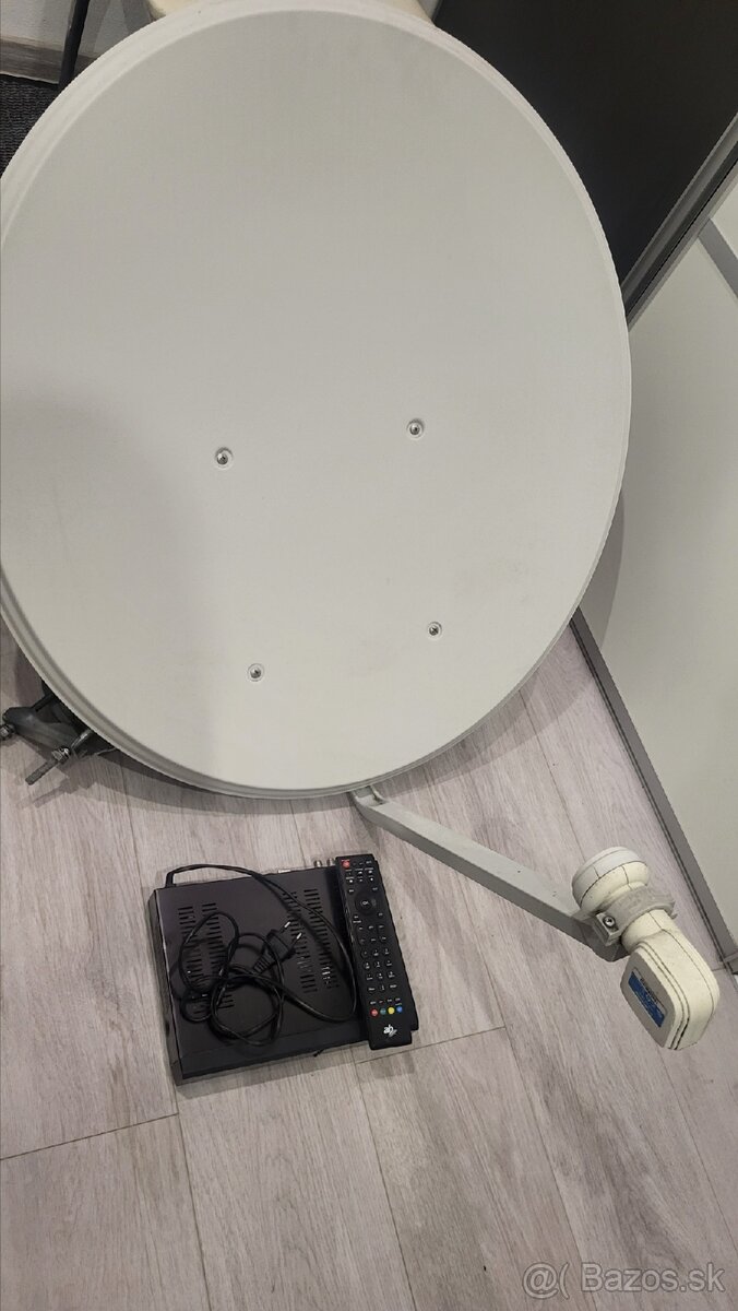 Satelitny prijímač plus parabola