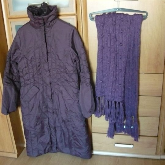 prešívaný kabát so šálom